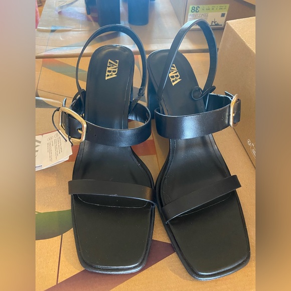 Black leather buckled heel sandal - Picture 3 of 6